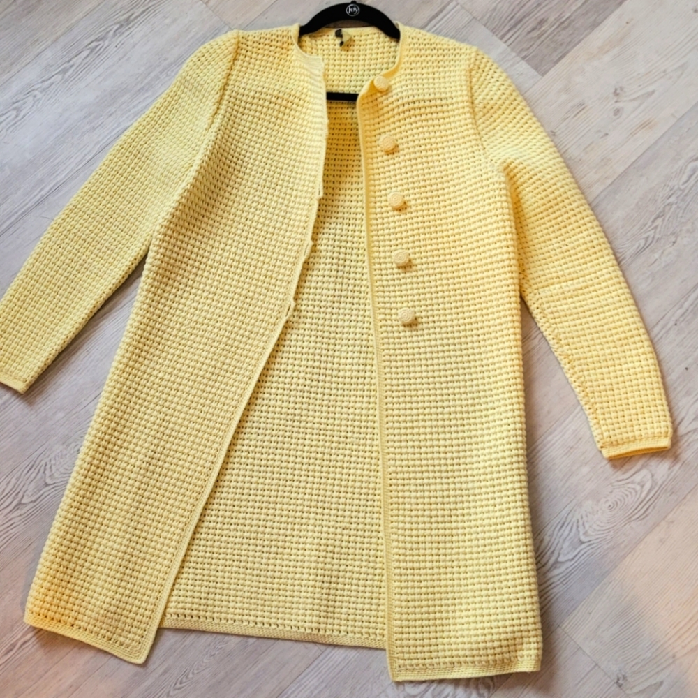 Gorgeous Vintage long knitted Cardigan
